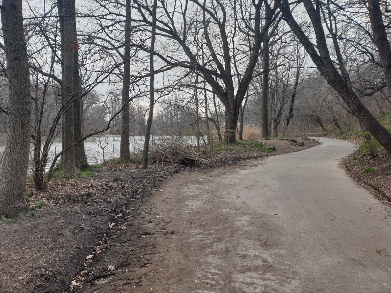 Дорожка вдоль Prospect Park Lake