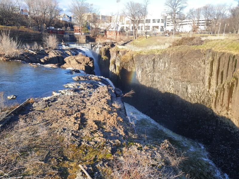 Основной водопад (вид сбоку)