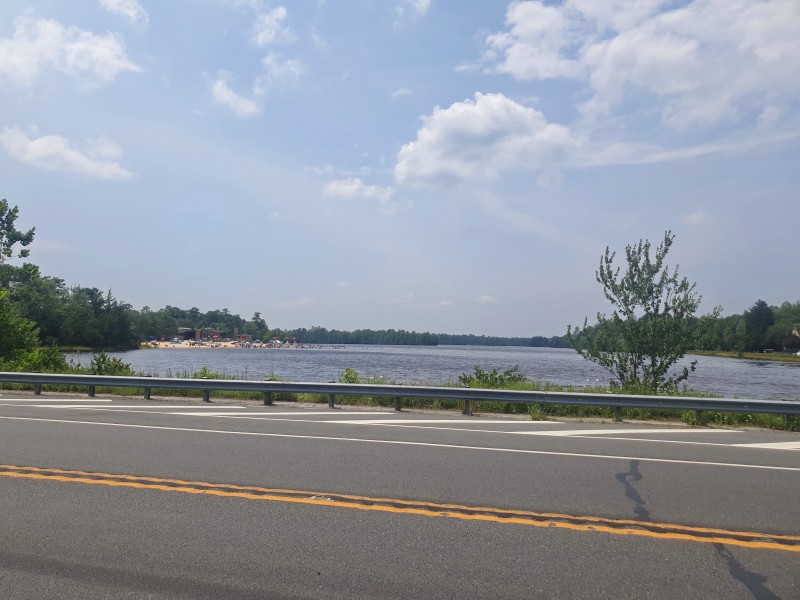 Городской пляж с US-206