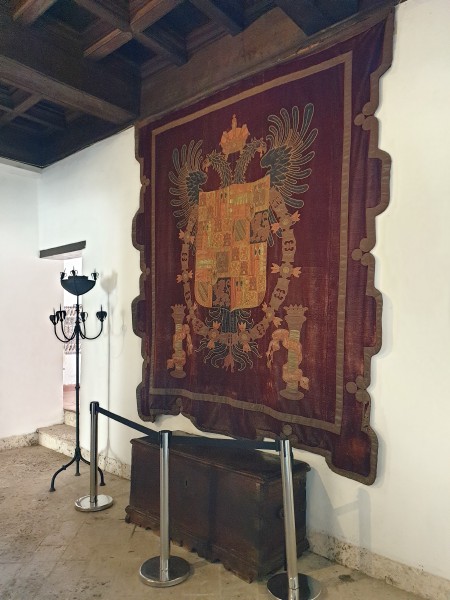 Герб Испании