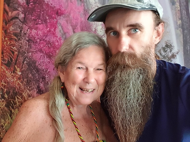 Фото с хозяйкой дома