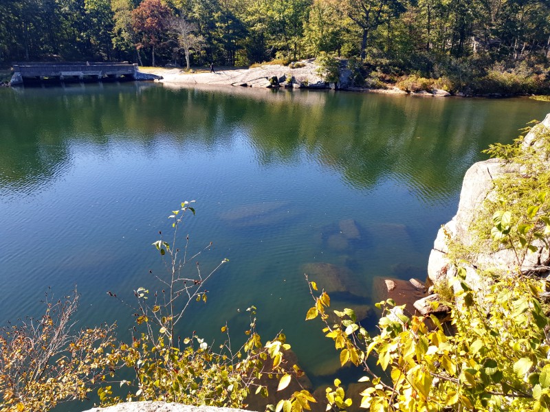 Каменный пляж