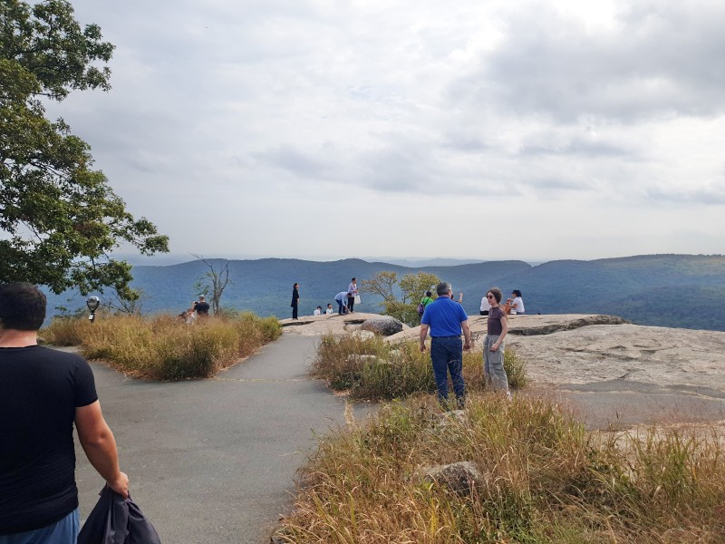 Вершина горы Bear Mountain